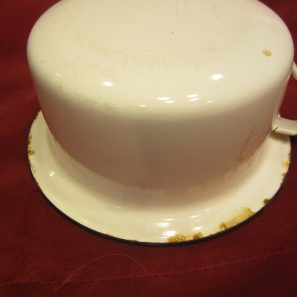 VTG LARGE ENAMEL CUP, WHITE W/BLACK ACCENTS - Picture 8 of 10